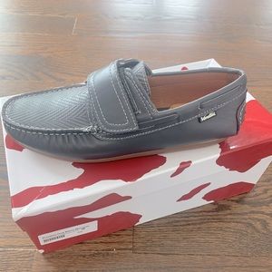 Brand new in box big Boys Velcro leather dress shoe by Venettini size EU 38/7